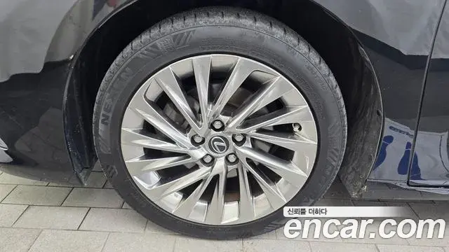 Lexus ES300h 2021 — Şəkil 18/20