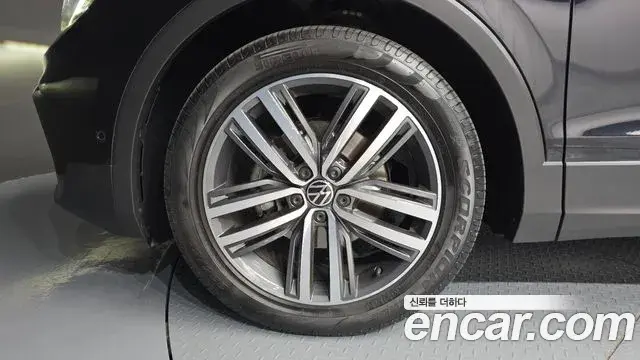 Volkswagen Tiguan 2021 — ფოტო 16/32