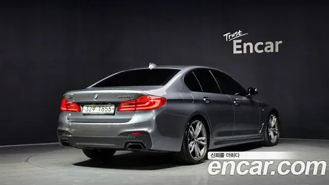 BMW 5 Series 2018 — ფოტო 16/31