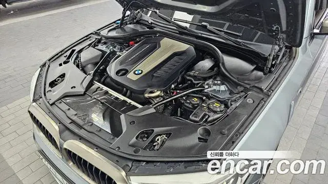 BMW 5 Series 2018 — ფოტო 25/31