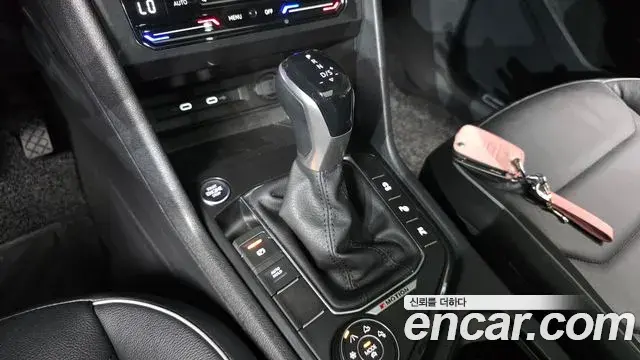 Volkswagen Tiguan 2023 — Şəkil 26/31