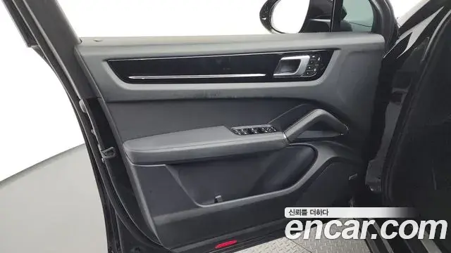 Porsche Cayenne 2022 — Photo 23/34