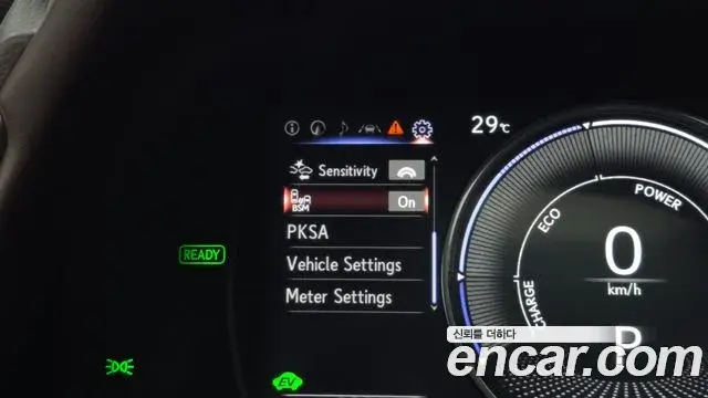 Lexus ES300h 2018 — ფოტო 14/20
