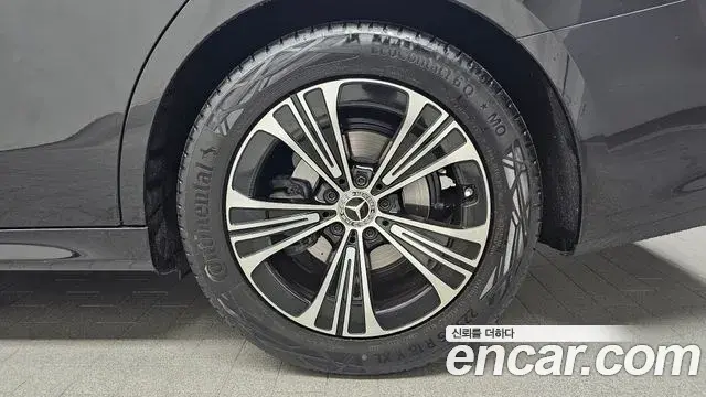 Mercedes-Benz E-Class 2025 — ფოტო 17/30