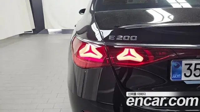 Mercedes-Benz E-Class 2025 — ფოტო 10/30