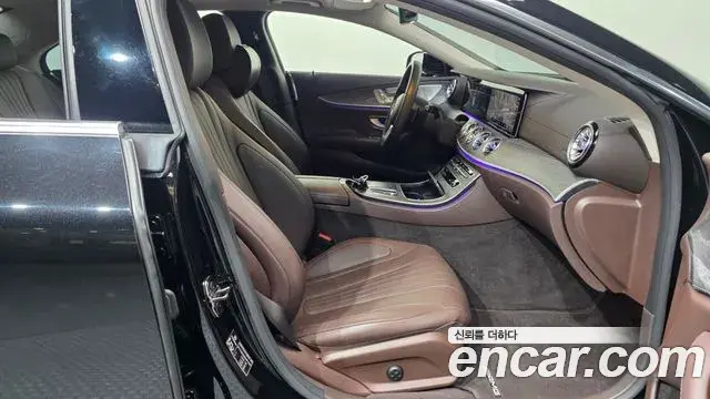 Mercedes-Benz CLS-Class 2021 — Photo 18/37