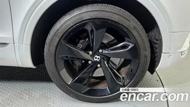 Bentley Bentayga 2018 — Şəkil 6/20