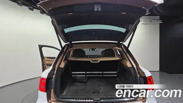 Bentley Bentayga 2018 — Şəkil 18/20