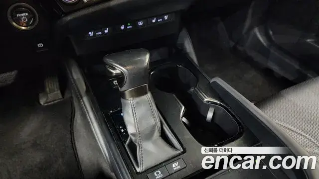 Lexus ES300h 2023 — ფოტო 16/20