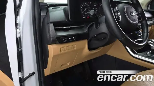 Kia Carnival 2021 — Фото 13/20