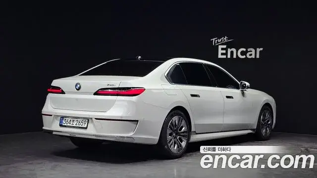 BMW 7 Series 2022 — Şəkil 30/34