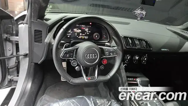 Audi R8 2021 — Şəkil 13/30