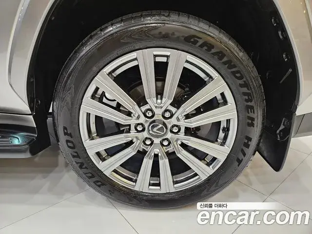 Lexus LX 2025 — Photo 4/15