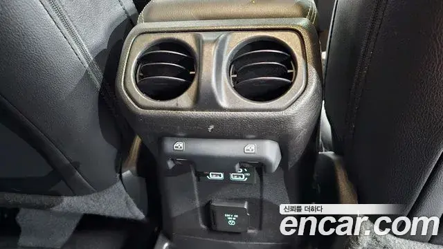 Jeep Wrangler 2021 — Photo 18/30