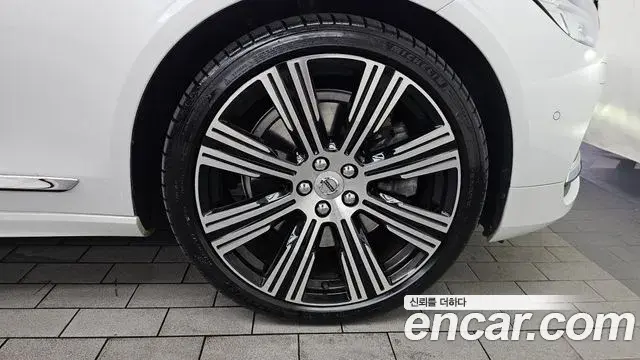 Volvo S90 2021 — ფოტო 26/31