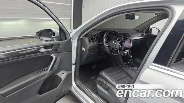 Volkswagen Tiguan 2018 — Фото 10/20