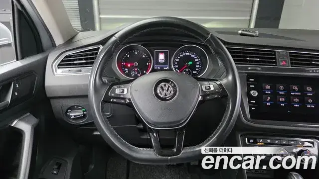 Volkswagen Tiguan 2018 — Фото 12/20