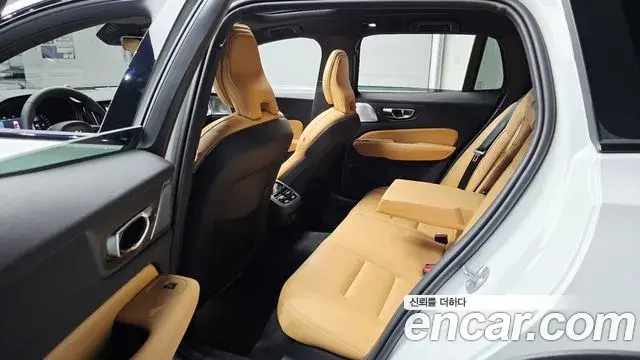Volvo V60 Cross Country 2025 — Şəkil 8/20