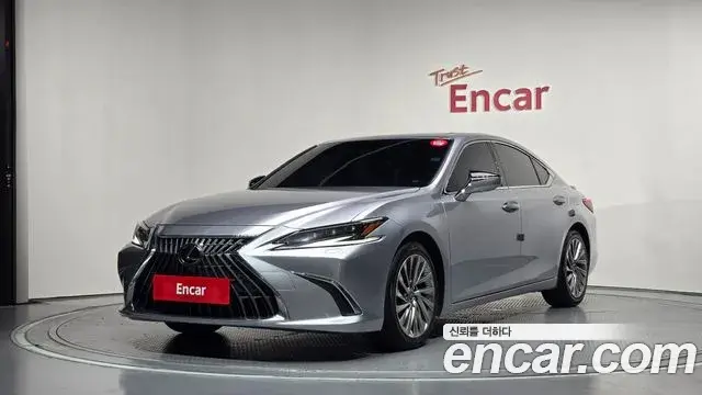 Lexus ES300h 2023 — Şəkil 23/35