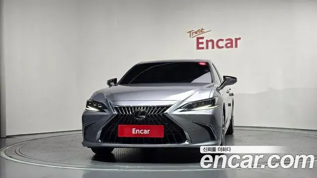 Lexus ES300h 2023 — Şəkil 24/35