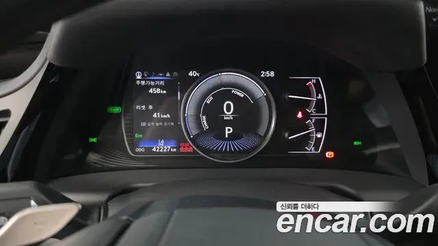 Lexus ES300h 2023 — Şəkil 29/35