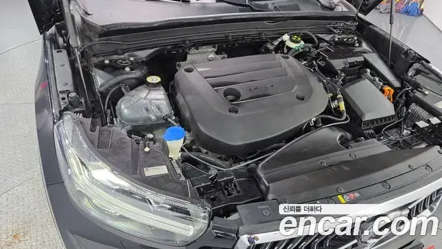 Volvo XC40 2020 — ფოტო 27/36