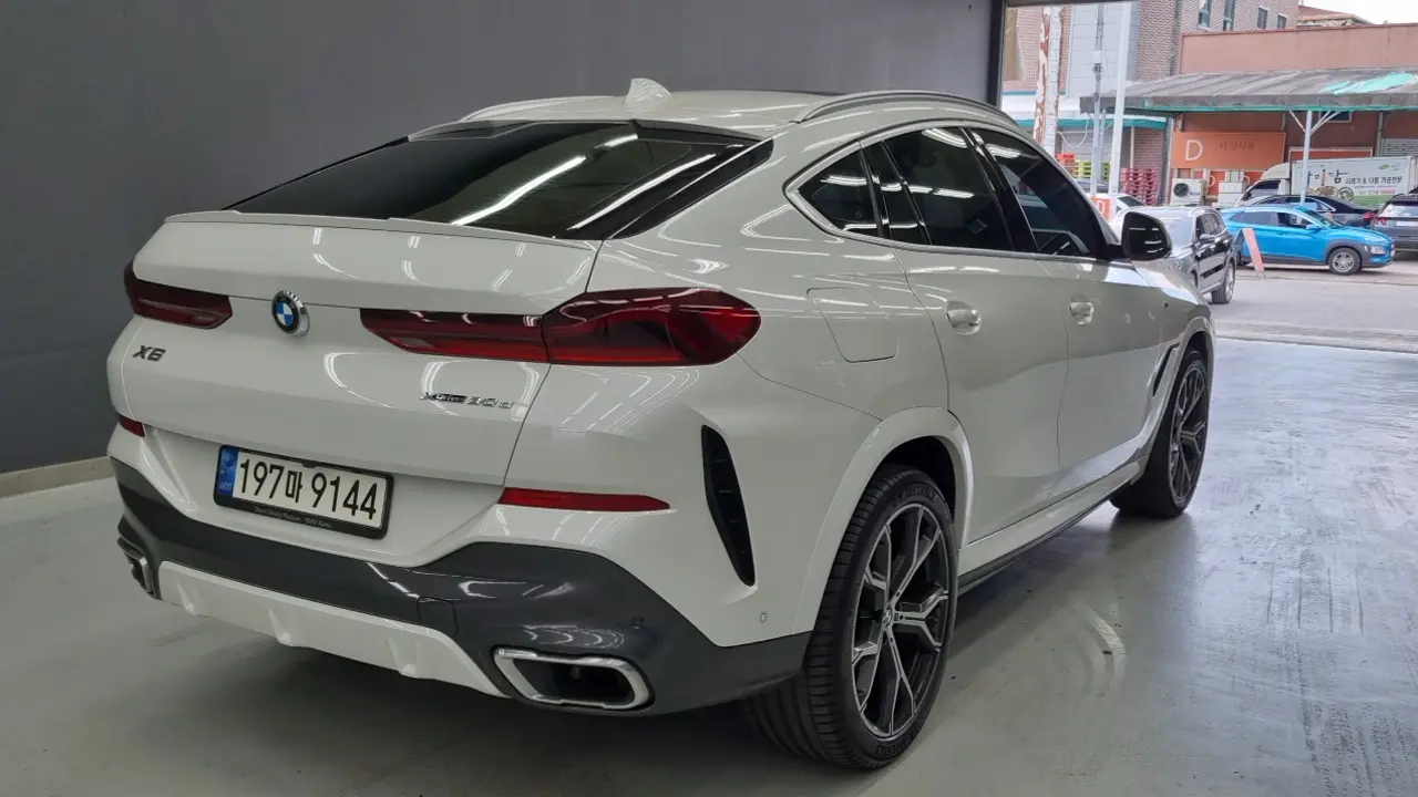 BMW X6 2022 — Photo 10/18