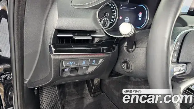 Genesis Electrified G80 2023 — Photo 16/20
