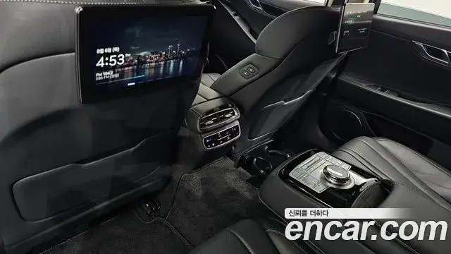 Genesis Electrified G80 2023 — Photo 17/20