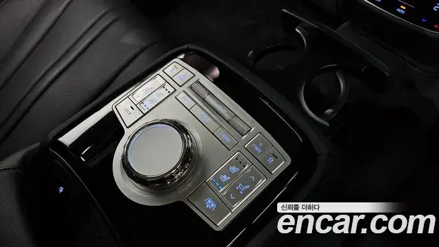Genesis Electrified G80 2023 — Photo 18/20