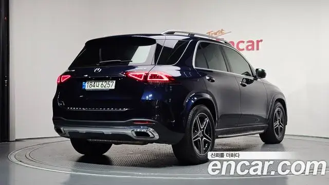 Mercedes-Benz GLE-Class 2021 — Photo 13/32