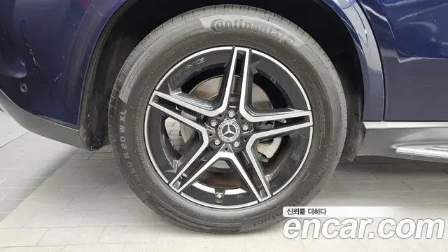 Mercedes-Benz GLE-Class 2021 — Photo 19/32