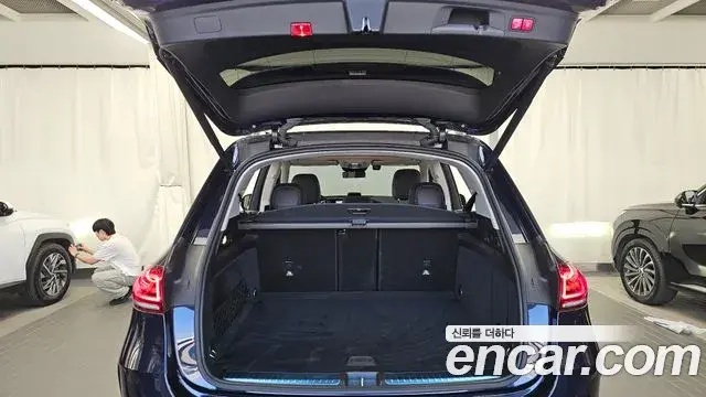 Mercedes-Benz GLE-Class 2021 — Photo 16/32