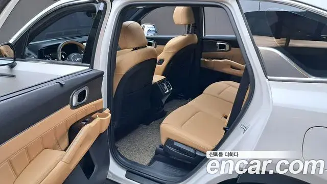 Kia Sorento 2022 — ფოტო 14/37