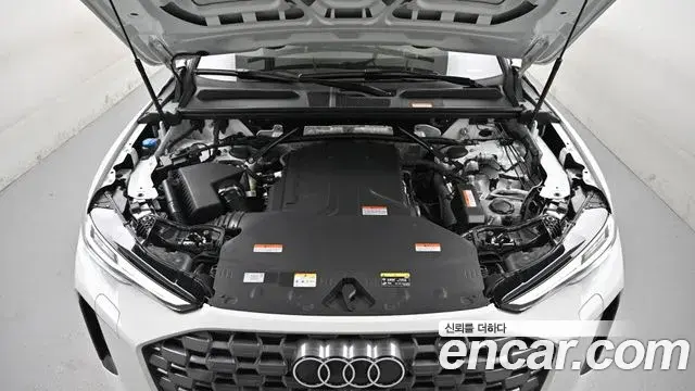 Audi Q5 2025 — Photo 5/20