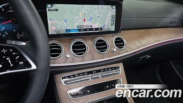 Mercedes-Benz E-Class 2022 — ფოტო 4/31