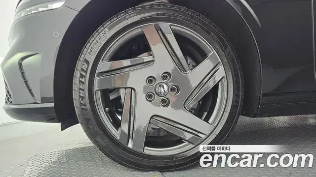 Genesis G90 2025 — Photo 35/40