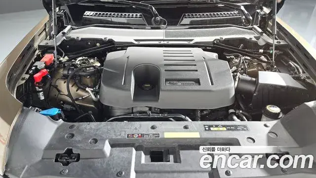 Land Rover Defender 2023 — ფოტო 31/33