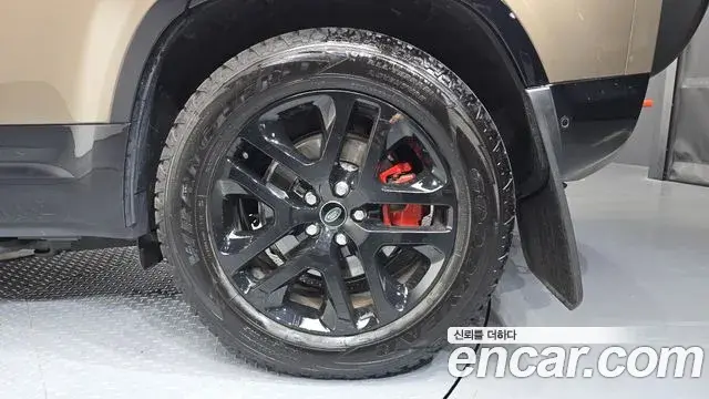 Land Rover Defender 2023 — ფოტო 26/33
