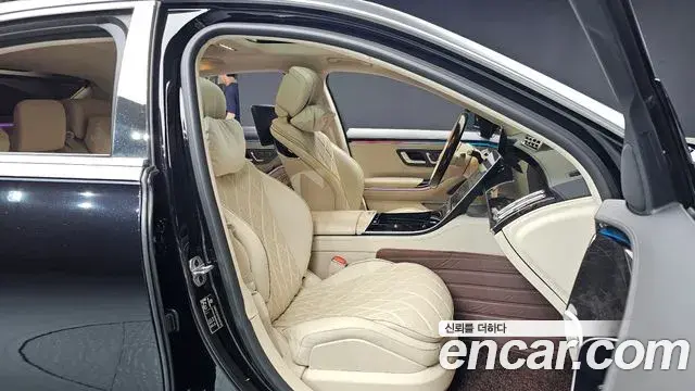 Mercedes-Benz S-Class 2021 — Photo 8/20