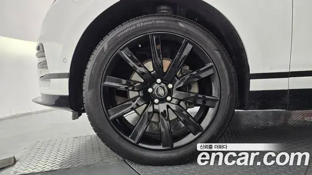 Land Rover Range Rover Velar 2018 — Photo 13/34