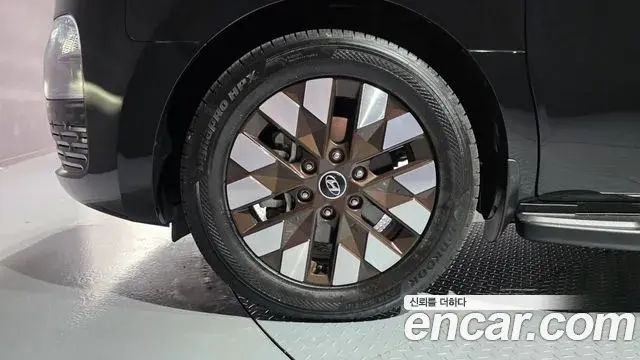 Hyundai Staria 2023 — Фото 5/20