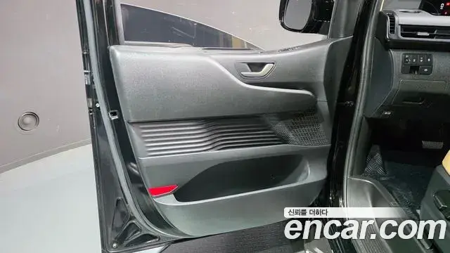 Hyundai Staria 2023 — Şəkil 26/32
