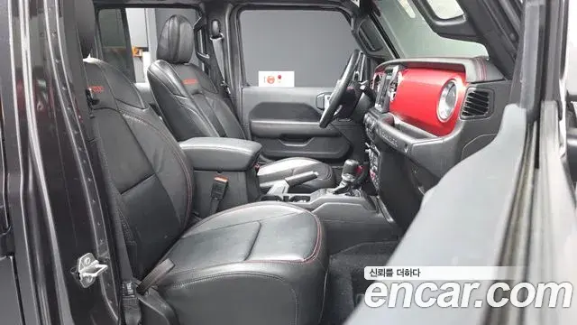 Jeep Wrangler 2022 — ფოტო 25/32