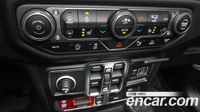 Jeep Wrangler 2022 — ფოტო 15/32