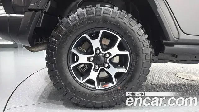 Jeep Wrangler 2022 — ფოტო 13/32