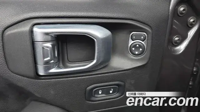 Jeep Wrangler 2022 — ფოტო 14/32
