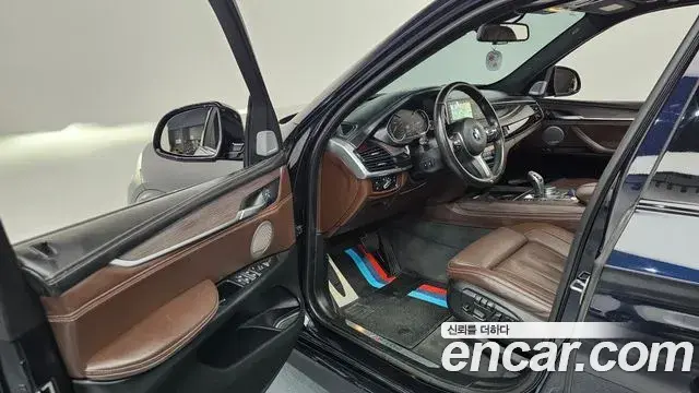 BMW X5 2018 — ფოტო 1/34