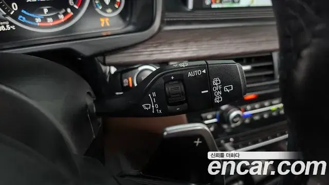 BMW X5 2018 — ფოტო 16/34