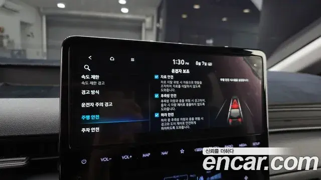 Hyundai Staria 2025 — Photo 23/30